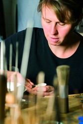 Maike Dahl bei der Arbeit                         Aufn.: Focke-Museum