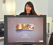 Danyi Li verwandelte Meeresfr&uuml;chte-Verpackungen und Plastikm&uuml;ll zu einer Werbebotschaft