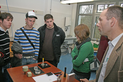 Besichtigung der Labore zu den Infotagen f&uuml;r Sch&uuml;ler/innen