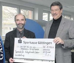 Wissner und Schalz mit Scheck