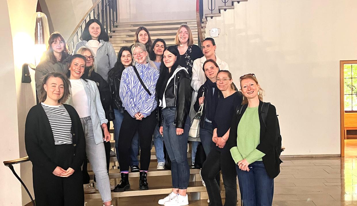 Projektgruppe im Rathaus, rechts im Bild Prof.in Dr. Karin Cudak